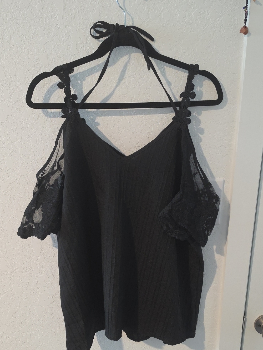 SHEIN Black Cold-Shoulder Lace Halter Cami